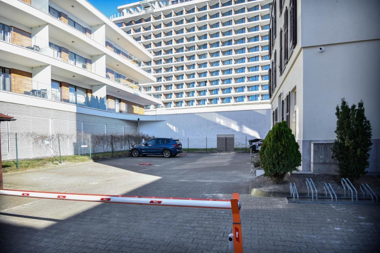 Apartamenty Promenada Z Tarasem I Parkingiem - Apartamenty Na Wyspie シフィノウイシチェ エクステリア 写真