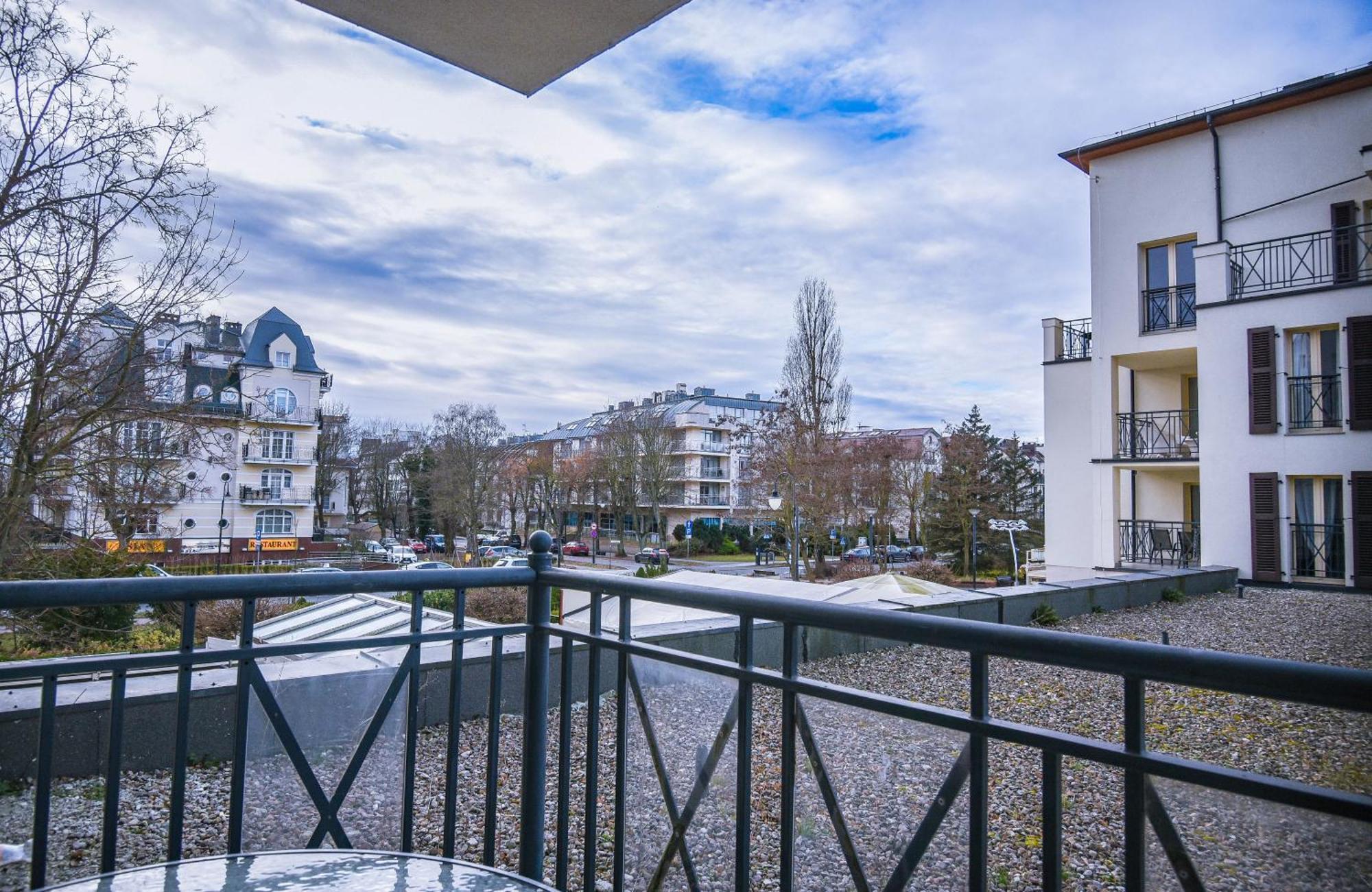 Apartamenty Promenada Z Tarasem I Parkingiem - Apartamenty Na Wyspie シフィノウイシチェ エクステリア 写真