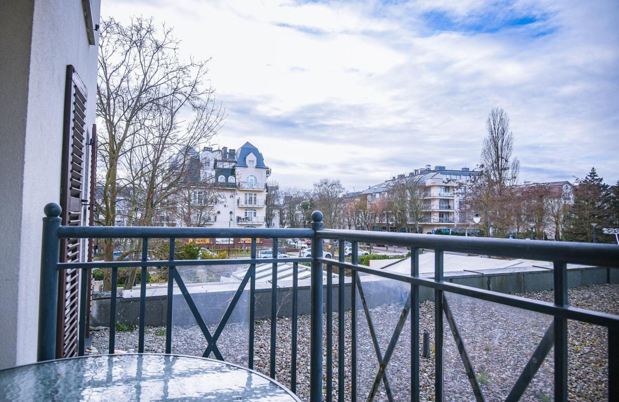 Apartamenty Promenada Z Tarasem I Parkingiem - Apartamenty Na Wyspie シフィノウイシチェ エクステリア 写真