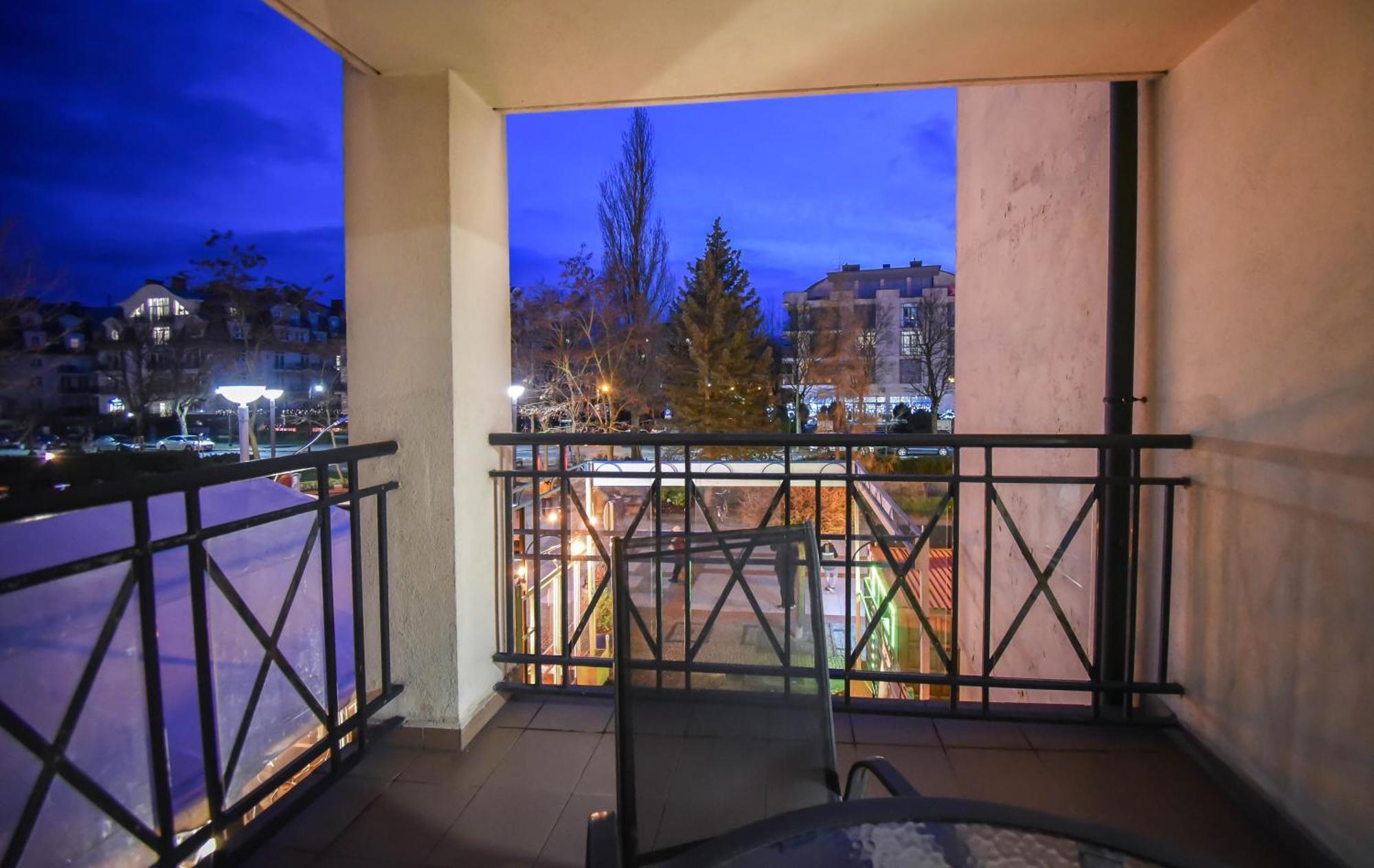 Apartamenty Promenada Z Tarasem I Parkingiem - Apartamenty Na Wyspie シフィノウイシチェ エクステリア 写真